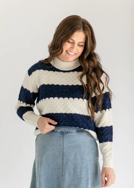 Iggy Scalloped Striped Crewneck Sweater Fleece Sweater Nylon Polyester
